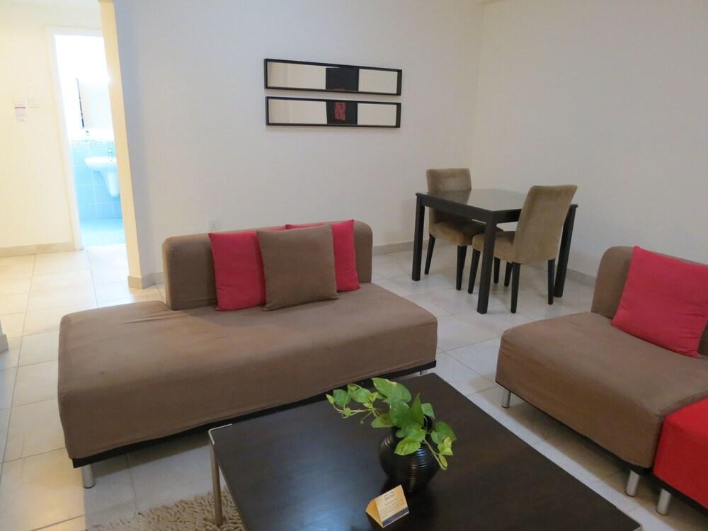 Midan Hotel Suites Muscat Exteriör bild