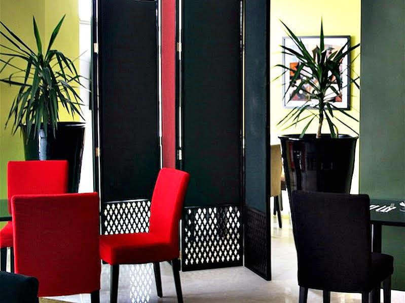 Midan Hotel Suites Muscat Exteriör bild