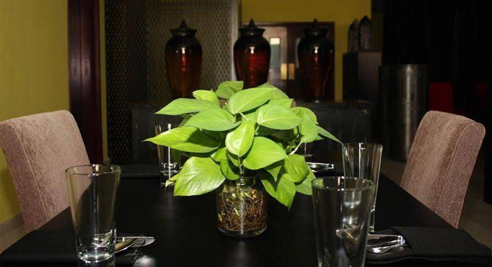 Midan Hotel Suites Muscat Exteriör bild